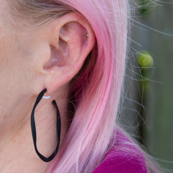 RO20-MEGANS-PHOTOSHOOT-MEGAN-BLACK-HOOP-CLOSE-UP.jpg