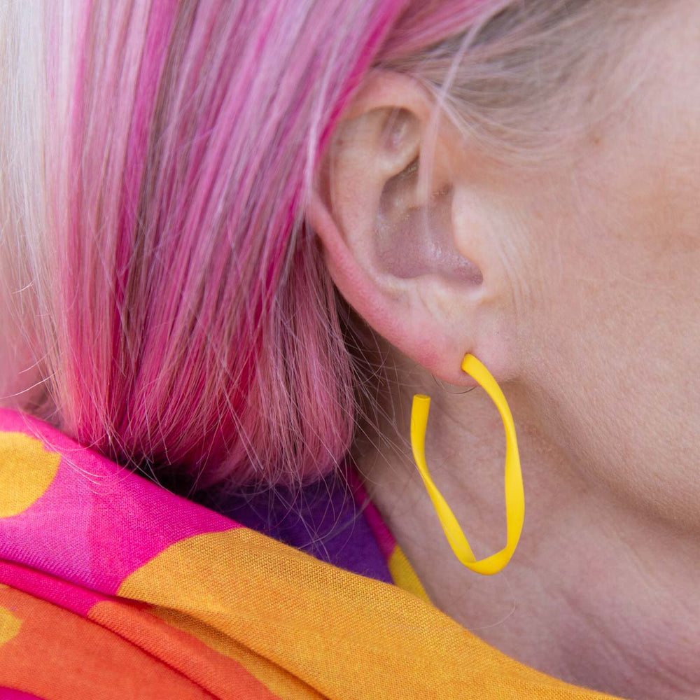 Everyday Twisted Midi Hoop Earrings